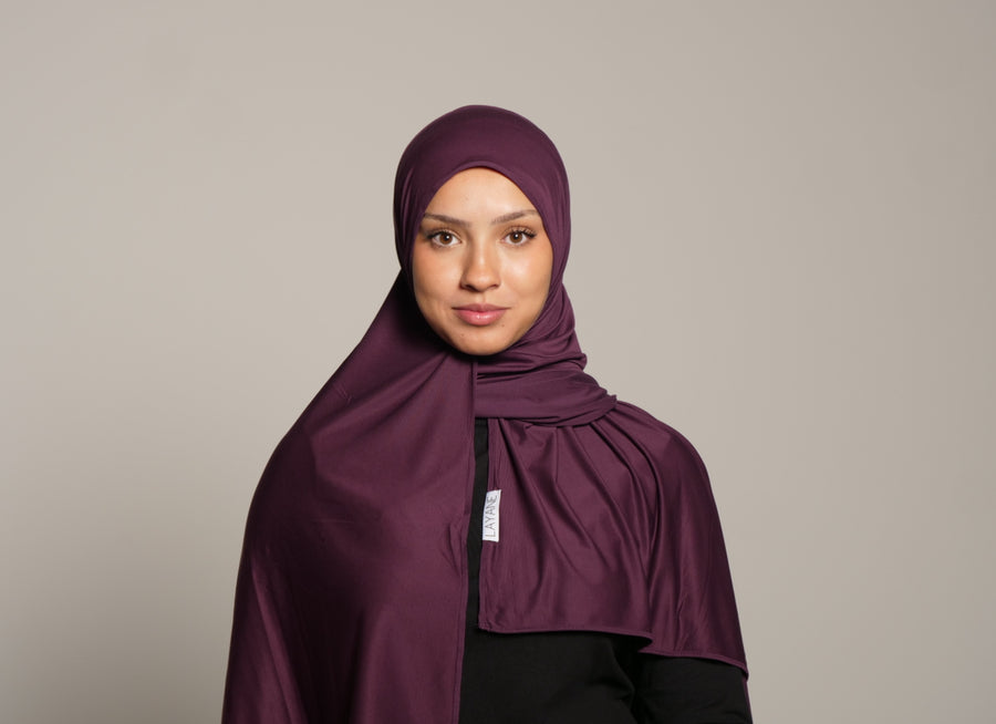 Breathable Jersey Plum porté par un mannequin